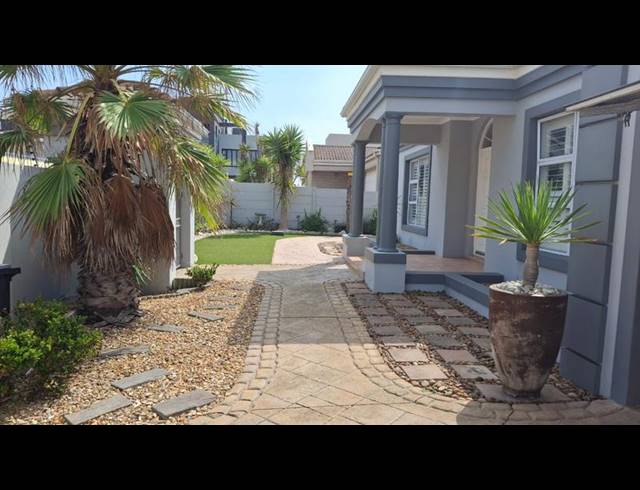 4 BEDROOM PROPERTY TO RENT IN WEST BEACH